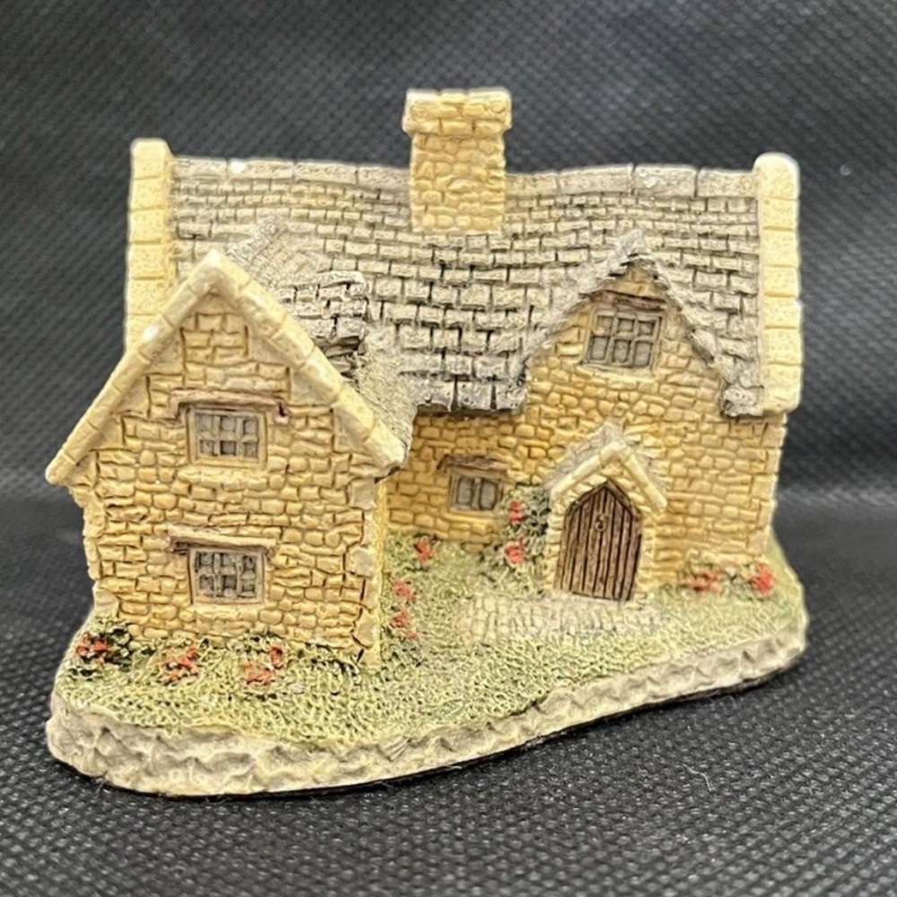 Vintage Cotswold Cottage by David Winter Christmas Village House circa 1980s